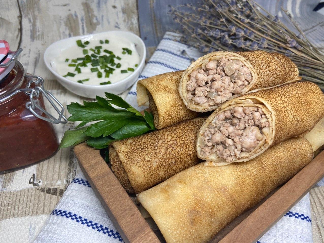 Блины с мясным фаршем и лучком
