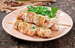 Шашлык из филе куриных грудок в классическом маринаде