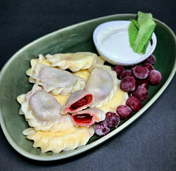 Вареники с творогом и вишней