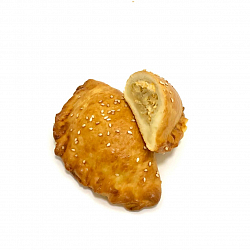 Пирожок с луком и яйцом 